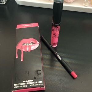 Kylie Cosmetics On Wednesday lip kit
